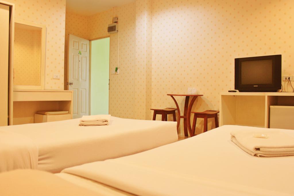 Be Fine Guesthouse Phuket Стая снимка