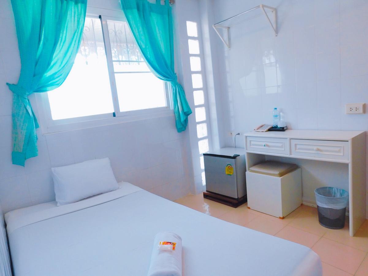 Be Fine Guesthouse Phuket Екстериор снимка