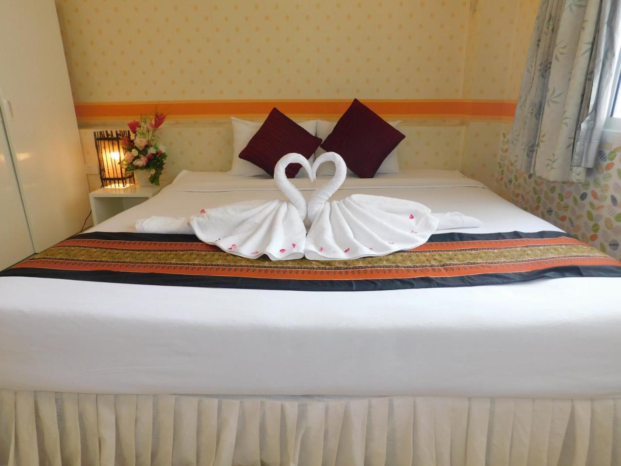 Be Fine Guesthouse Phuket Екстериор снимка