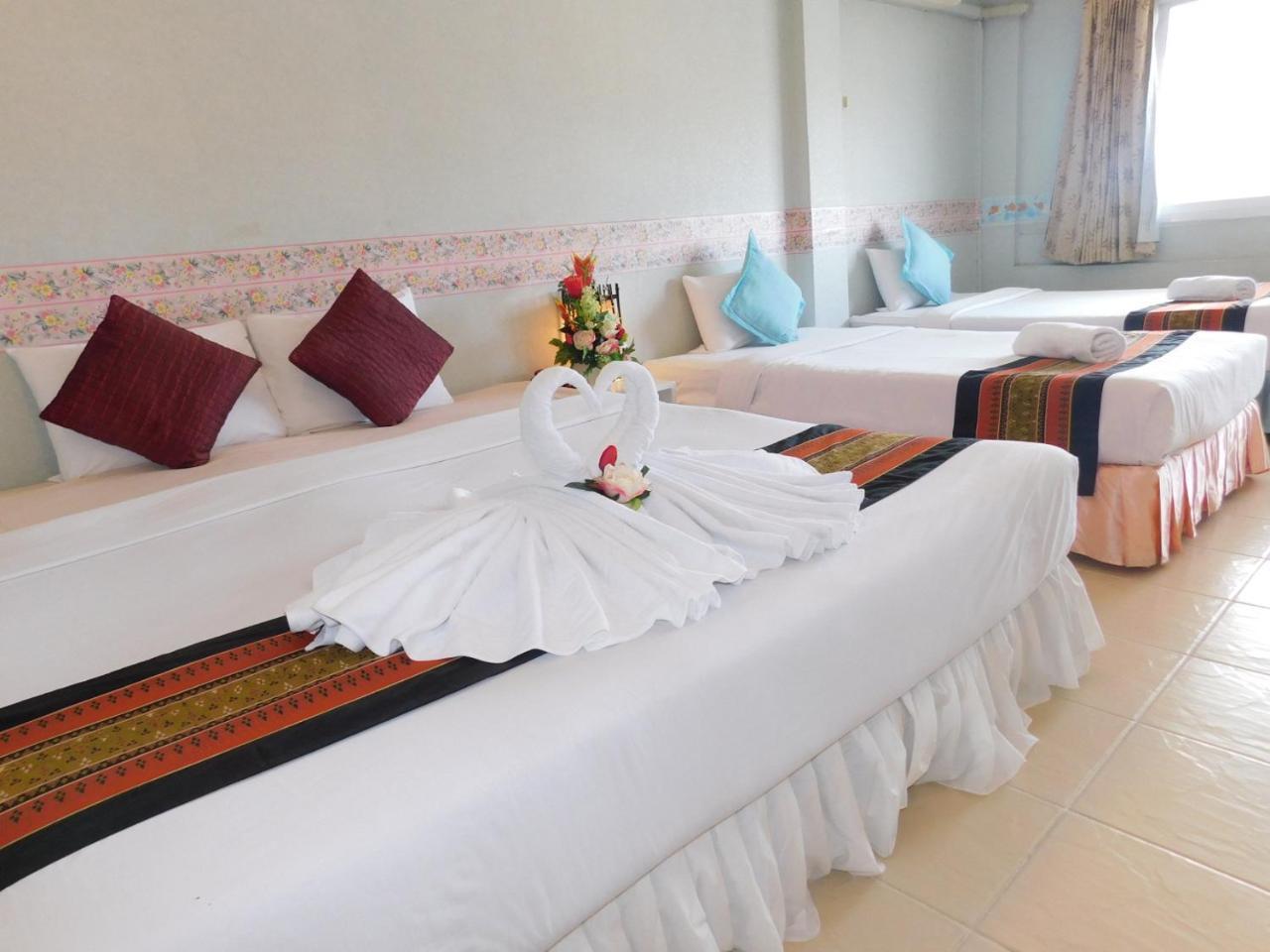 Be Fine Guesthouse Phuket Екстериор снимка