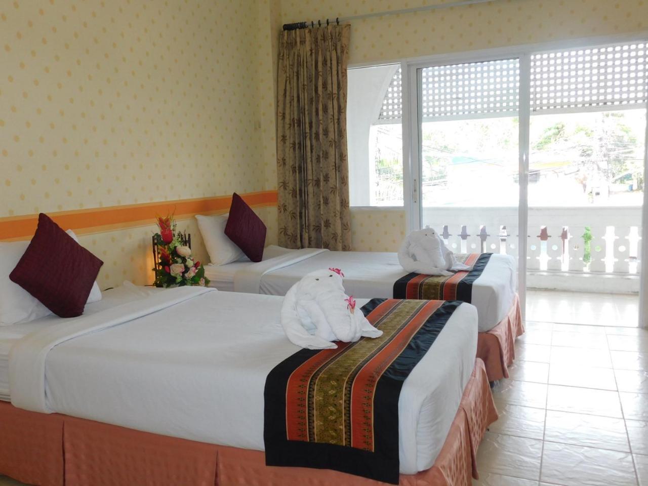 Be Fine Guesthouse Phuket Екстериор снимка