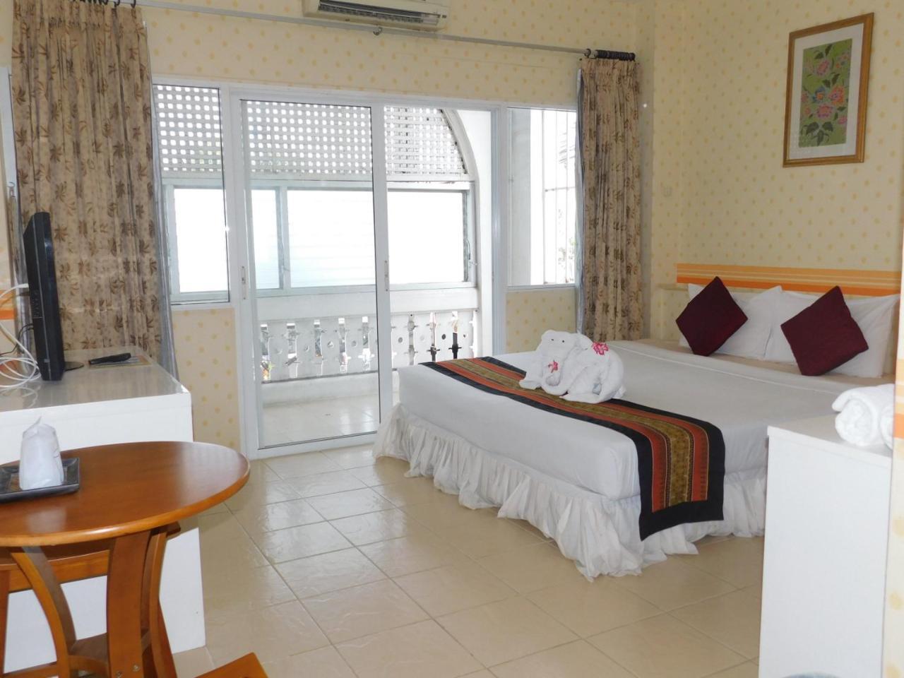 Be Fine Guesthouse Phuket Екстериор снимка