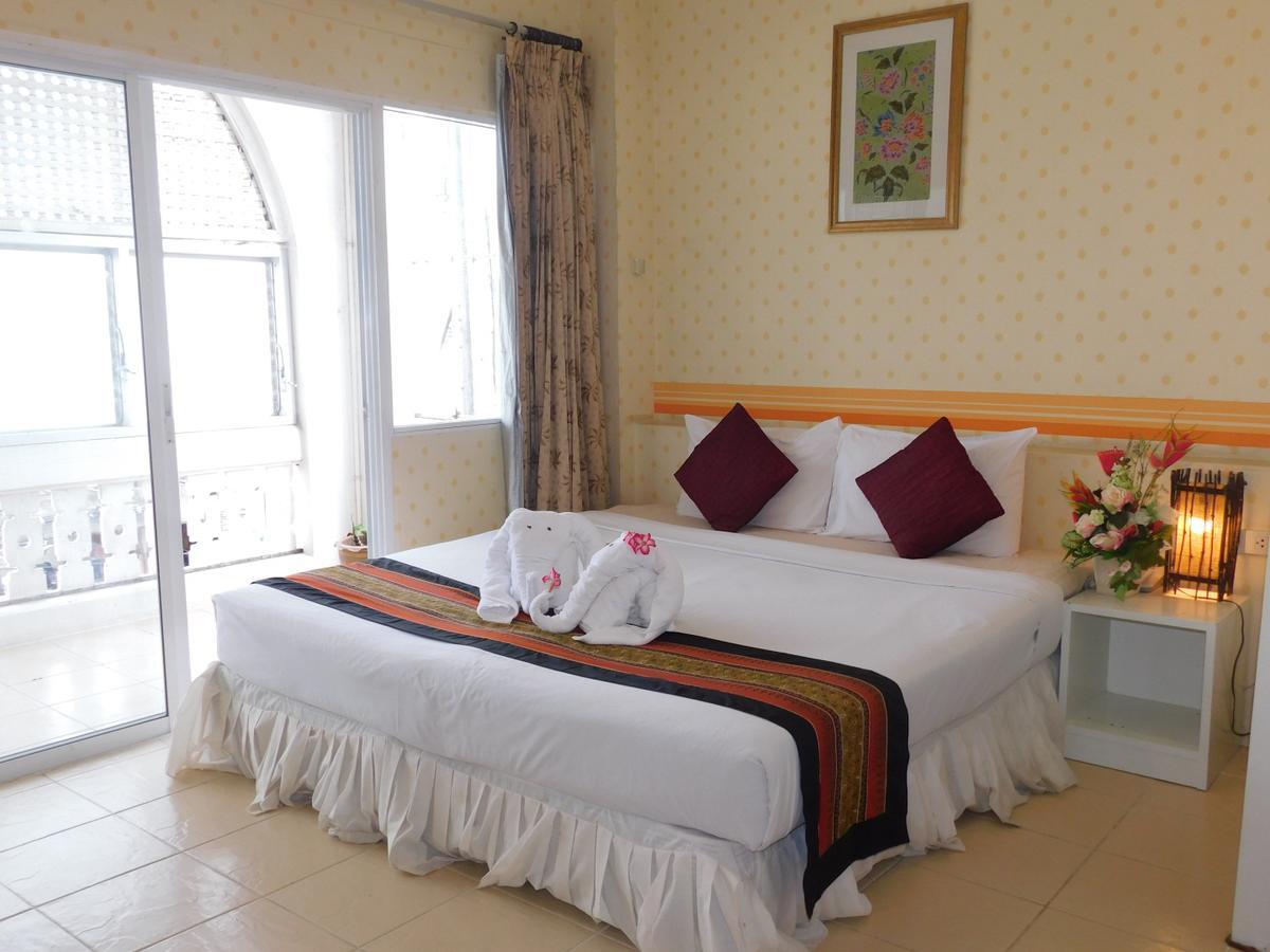 Be Fine Guesthouse Phuket Екстериор снимка