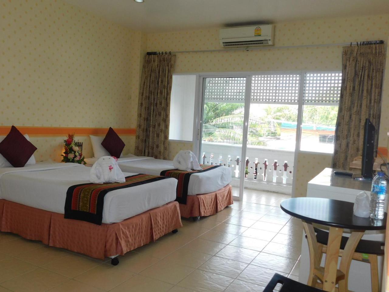 Be Fine Guesthouse Phuket Екстериор снимка